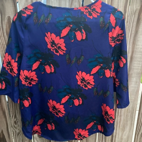 RUNWAY STORY BEAUTIFUL BLUE FLORAL HIGHLOW WITH WRAP STYLE FRONT BLOUSE SIZE M - Picture 3 of 11